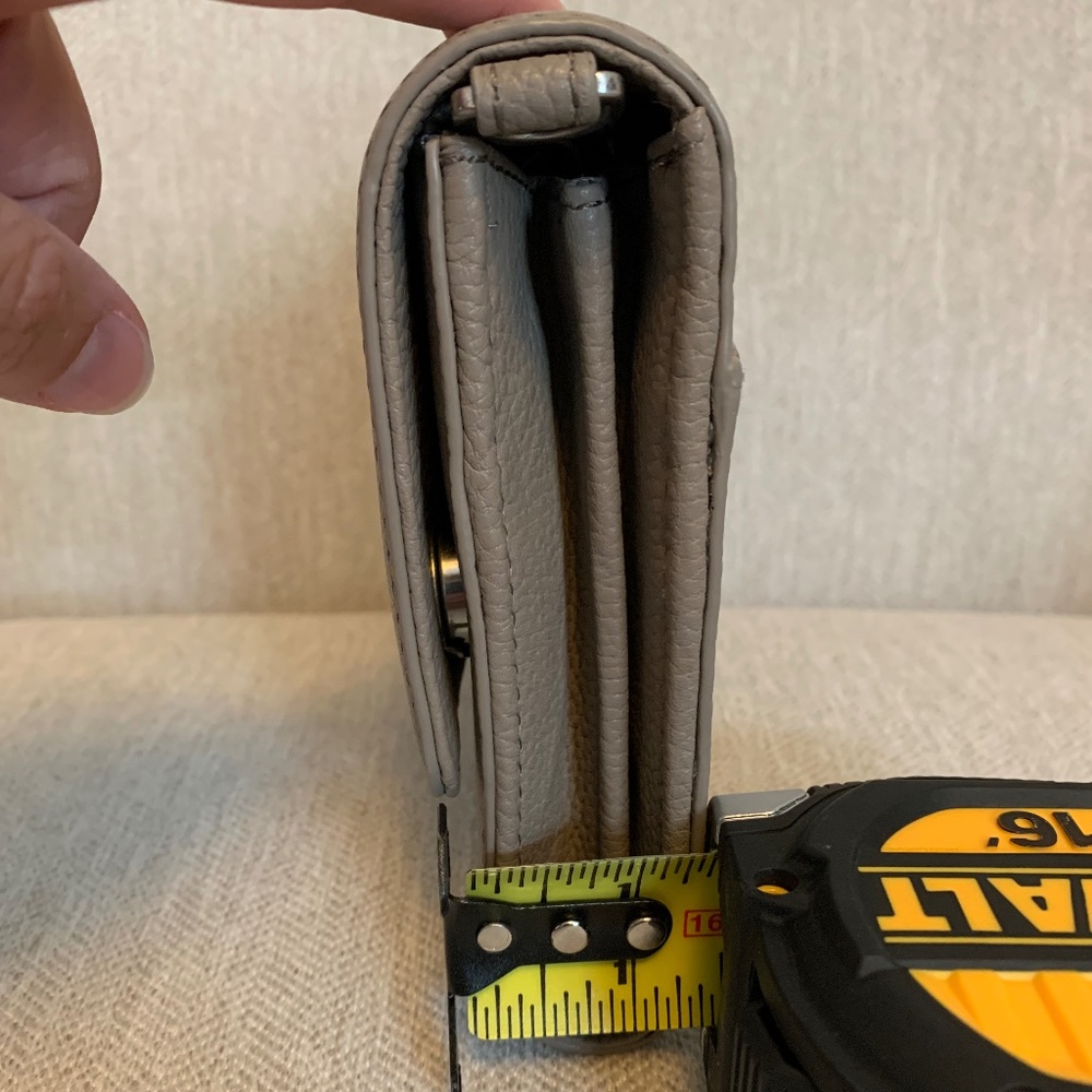 Tory Burch Britten Chain Wallet - Picture 14 of 16